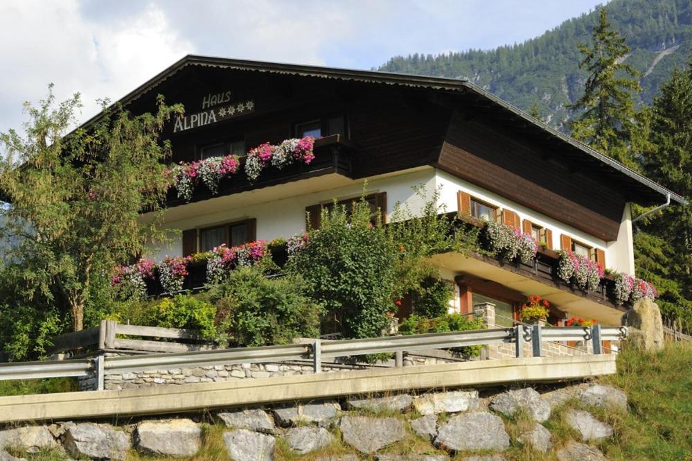Haus Alpina Lägenhet Häselgehr Exteriör bild