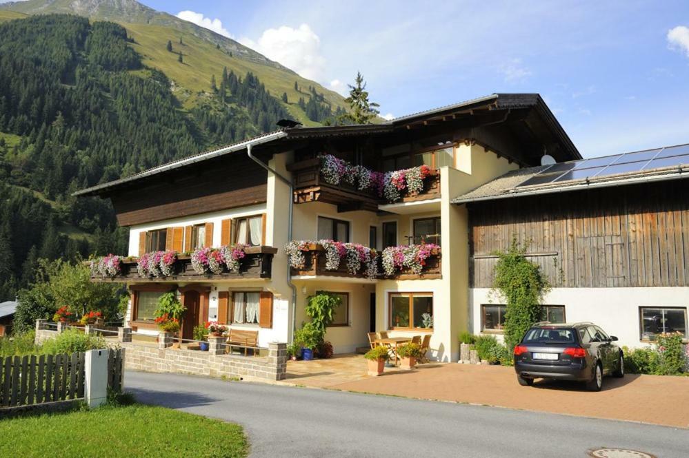 Haus Alpina Lägenhet Häselgehr Exteriör bild