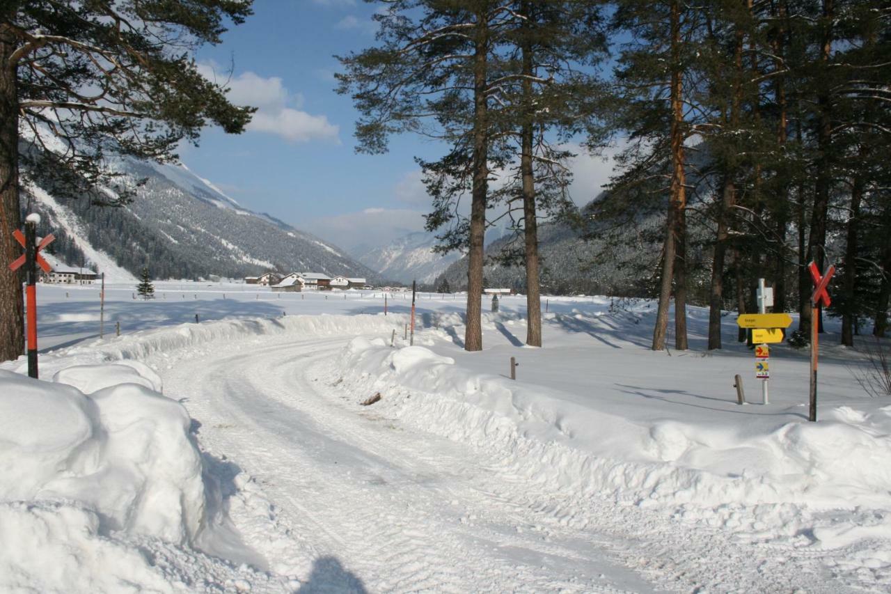Haus Alpina Lägenhet Häselgehr Exteriör bild