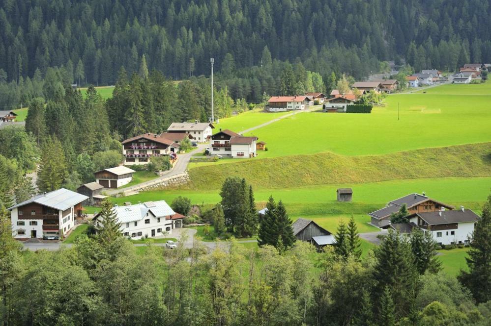 Haus Alpina Lägenhet Häselgehr Exteriör bild