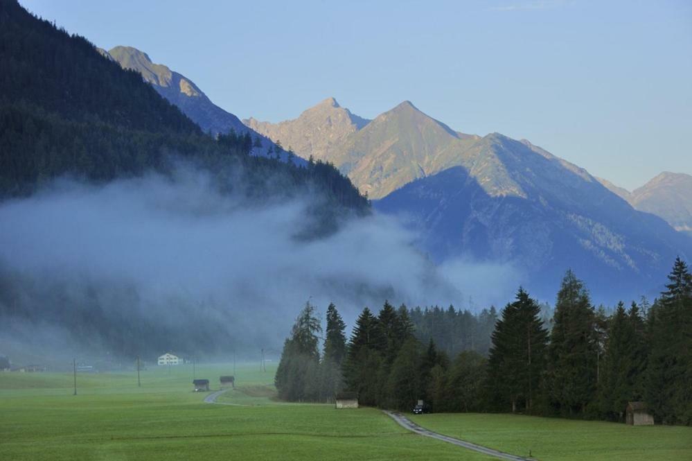 Haus Alpina Lägenhet Häselgehr Exteriör bild